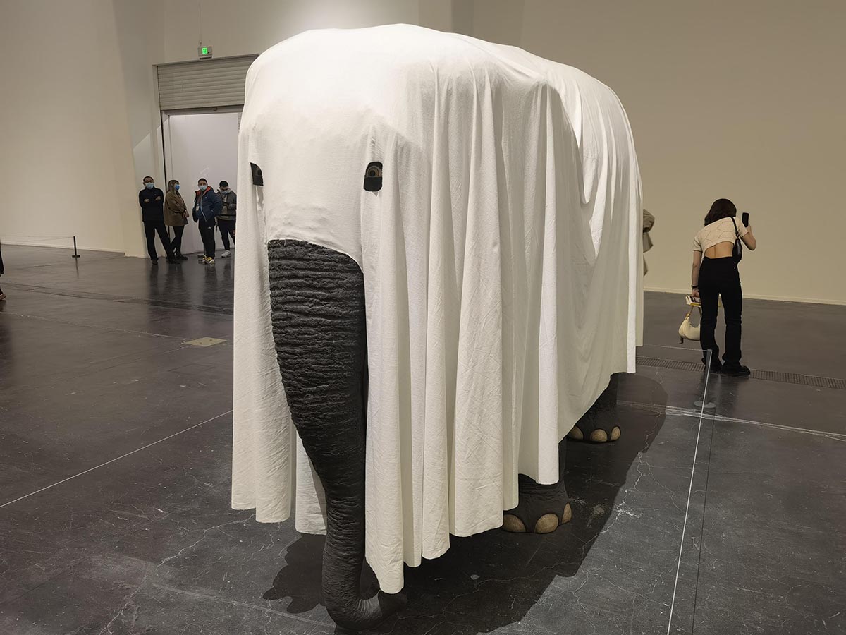 images/art/2021-12-19 莫瑞吉奥卡特兰 最后的审判/11.jpg